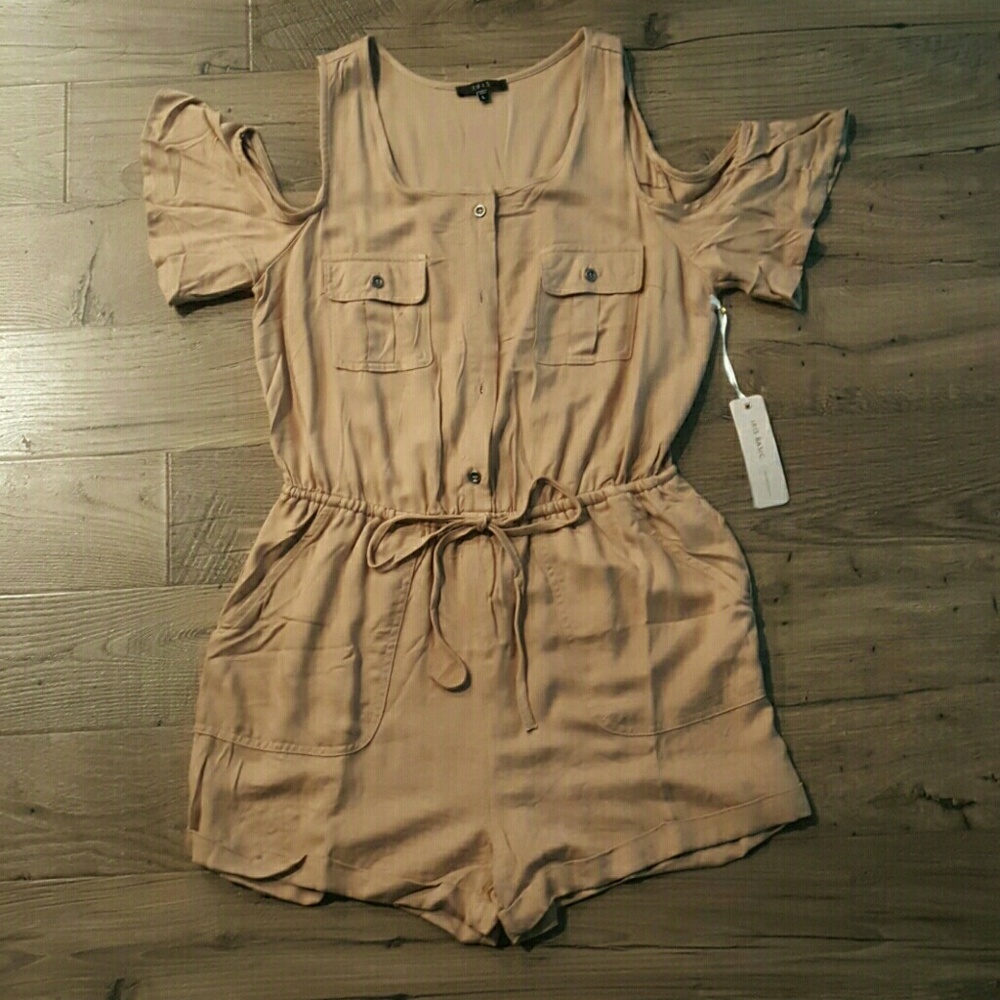 Iris Basic cute tan shorts romper